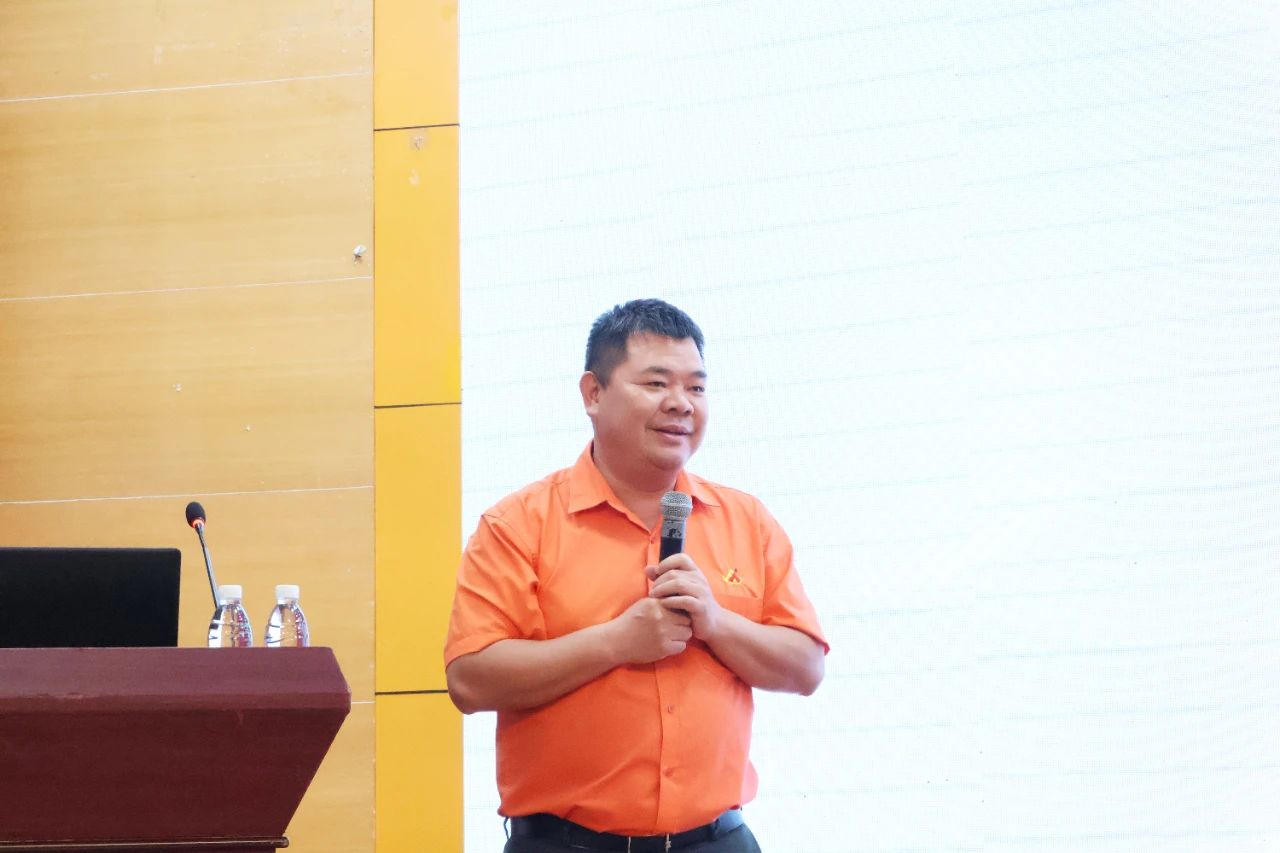 校企相助 | 梧州广东商会会长王文辉与梧州学院学子共话AI时代下的职业生长密码_广东金；Ｑだ眉庞邢薰 - 不锈钢 - 商业 - 物流