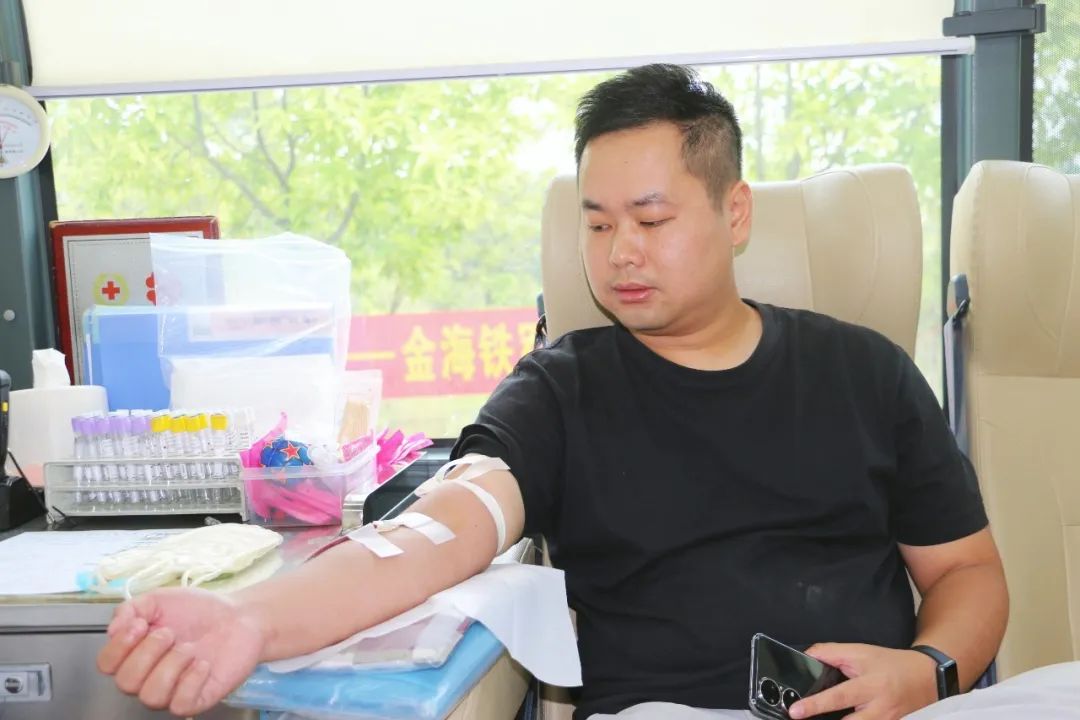 社会公益 | 热血前行 爱心转达-金海不锈钢公益爱心献血运动_广东金；Ｑだ眉庞邢薰 - 不锈钢 - 商业 - 物流