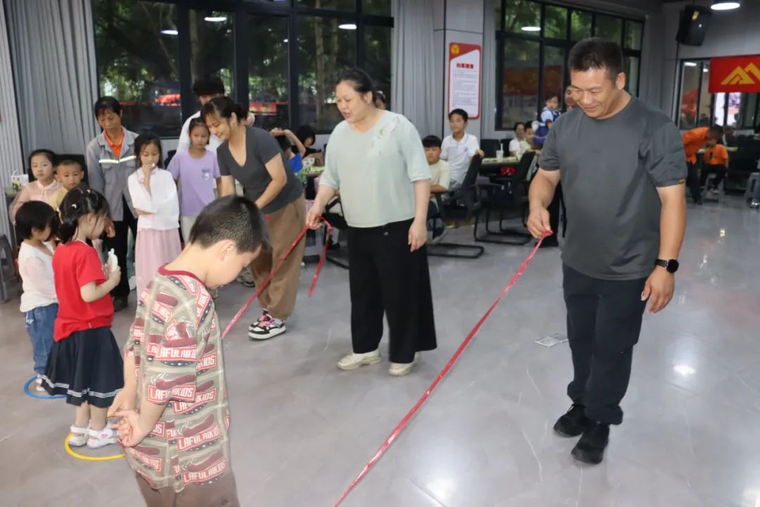 人文眷注 | 欢喜六一 与人文眷注 | 欢喜六一 与你童行--金海不锈钢2025年六一亲子运动来啦！你童行--金海不锈钢2025年六一亲子运动来啦！_广东金海；Ｑだ眉庞邢薰 - 不锈钢 - 商业 - 物流