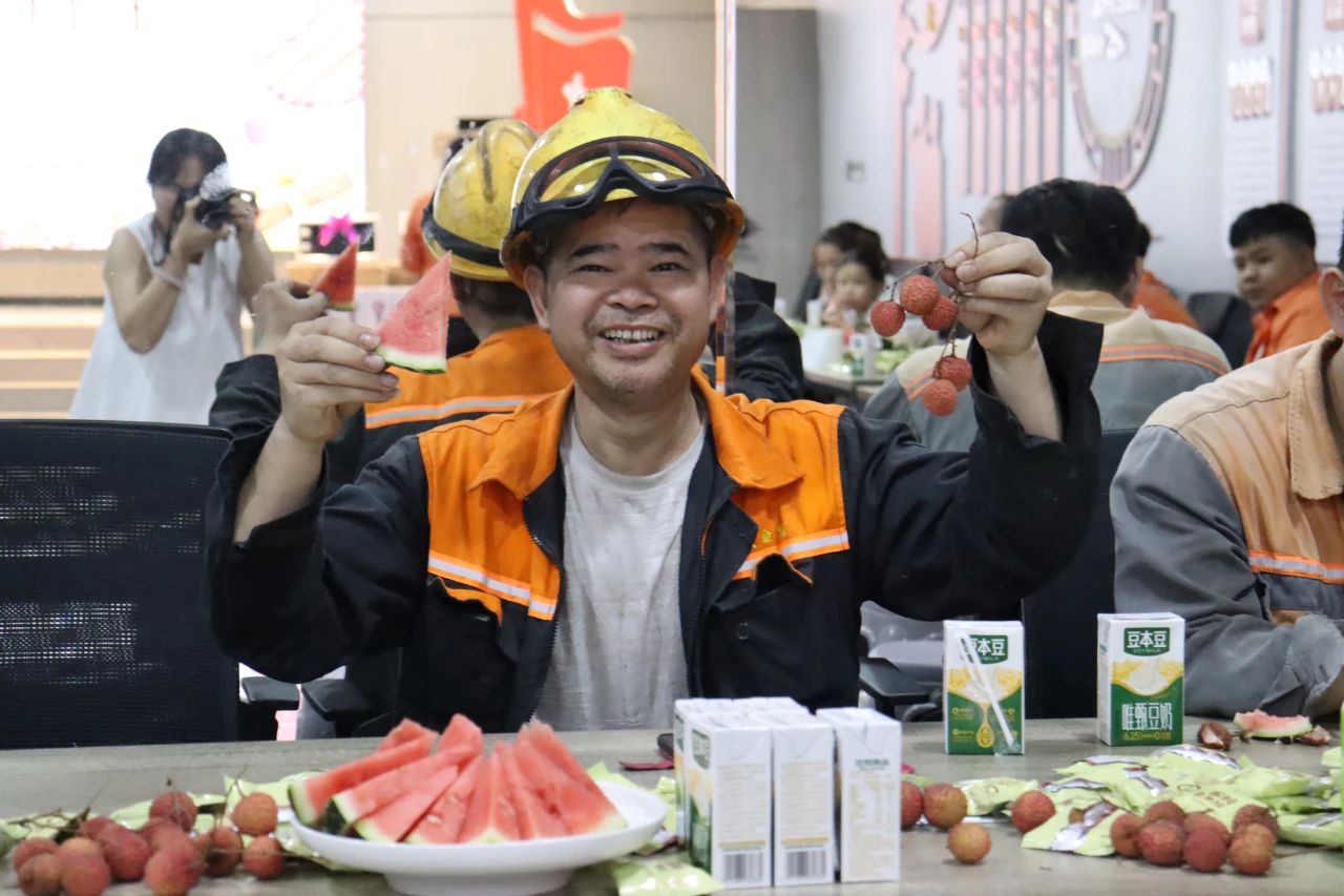 人文眷注 | 拾光初夏 共赴新程--金海不锈钢第二季度员工整体生日会乐成举行_广东金海；Ｑだ眉庞邢薰 - 不锈钢 - 商业 - 物流