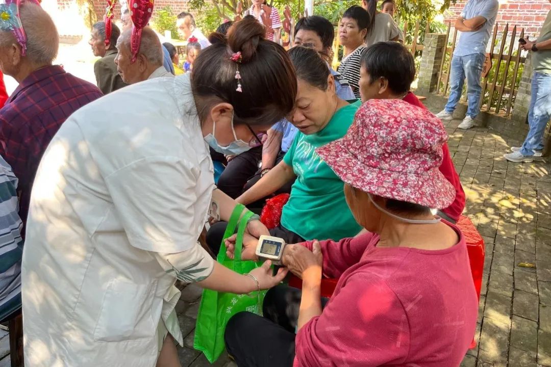 社会公益 | 老幼同乐?话重阳--金海不锈钢2024年重阳节敬老慰问运动_广东金海唬Ｑだ眉庞邢薰 - 不锈钢 - 商业 - 物流