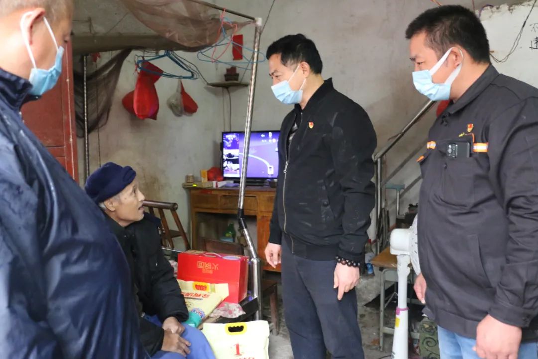 社会公益 | 岁末严冬暖人心 温情煦煦显真情-金海不锈钢平浪村新春送温暖运动_广东金；；；；Ｑだ眉庞邢薰 - 不锈钢 - 商业 - 物流