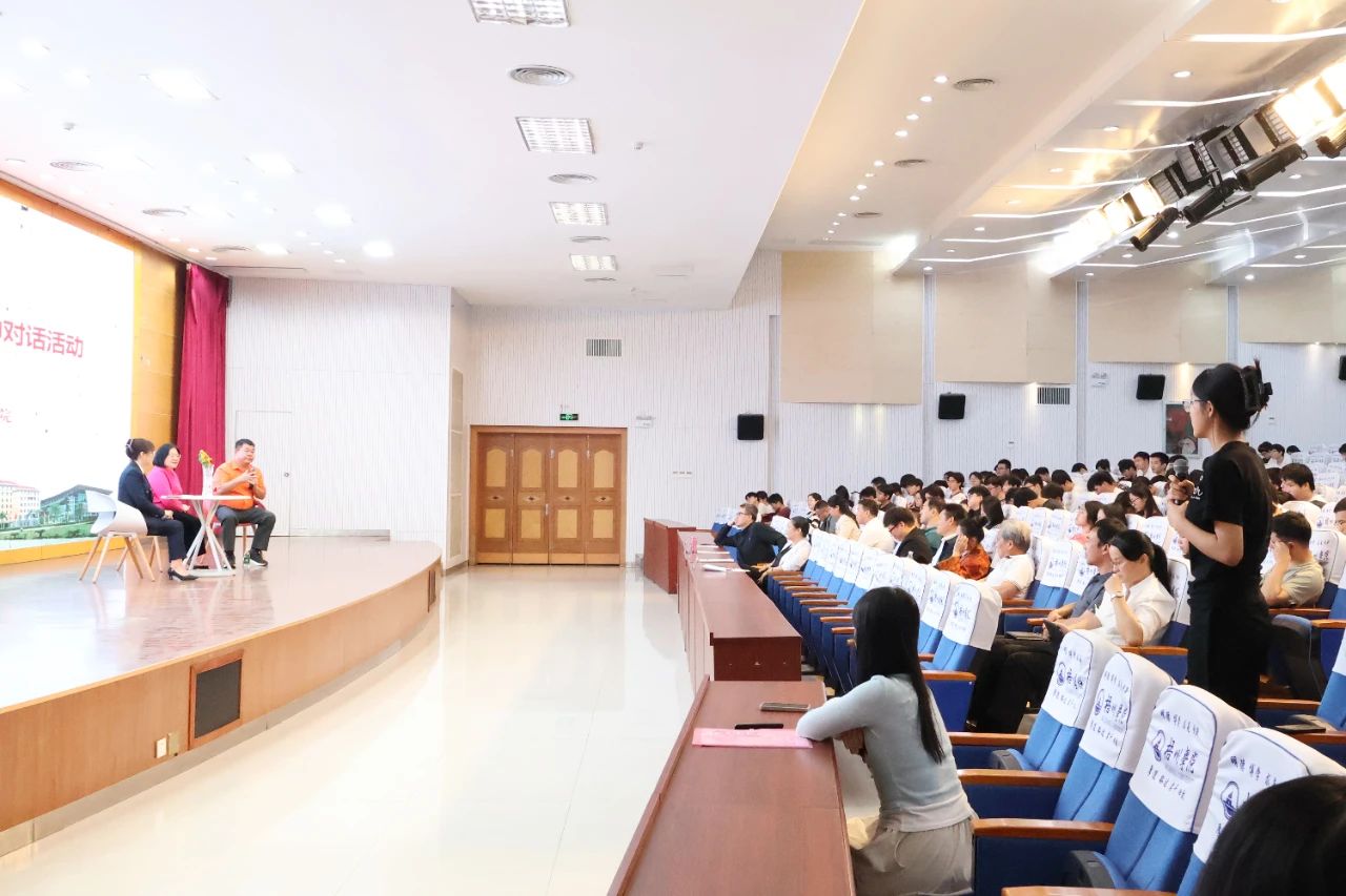 校企相助 | 梧州广东商会会长王文辉与梧州学院学子共话AI时代下的职业生长密码_广东金；Ｑだ眉庞邢薰 - 不锈钢 - 商业 - 物流