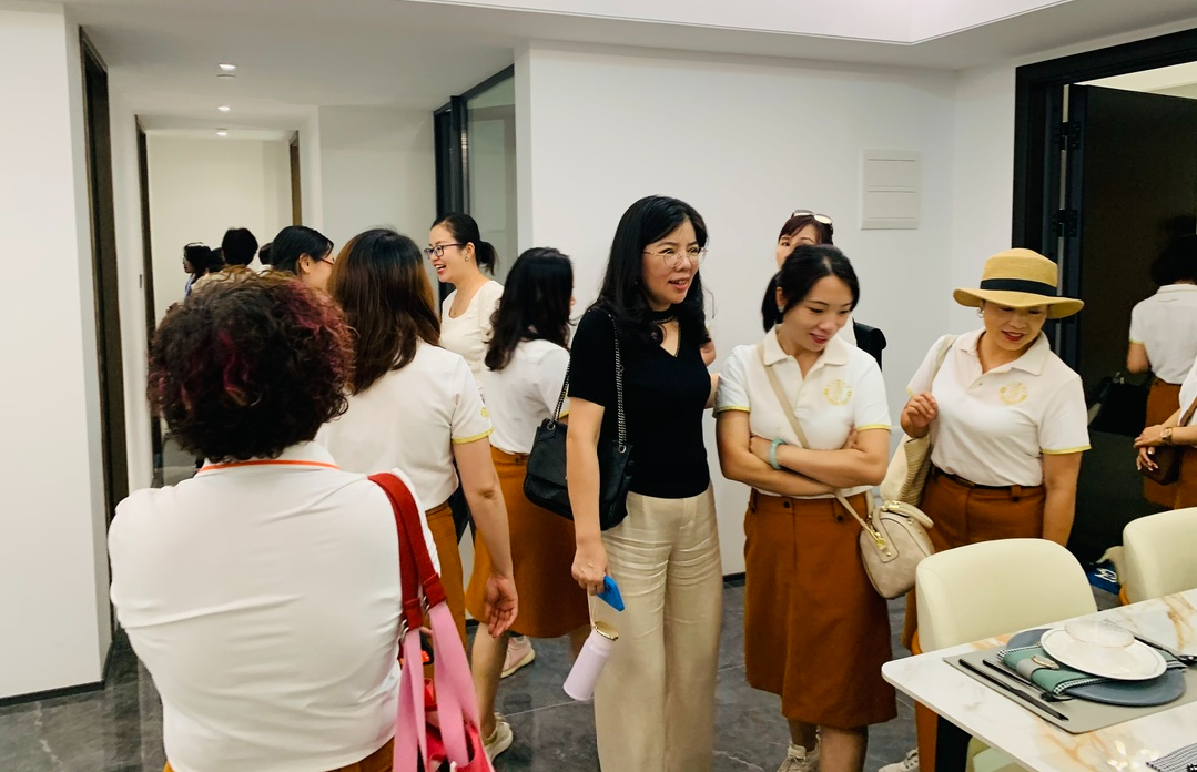 党建带妇建 | 佛山市女企业家协会执行会长李娟携会员赴顺德大良华侨城项目开展“文化之旅”交流运动_广东金；；；；；Ｑだ眉庞邢薰 - 不锈钢 - 商业 - 物流