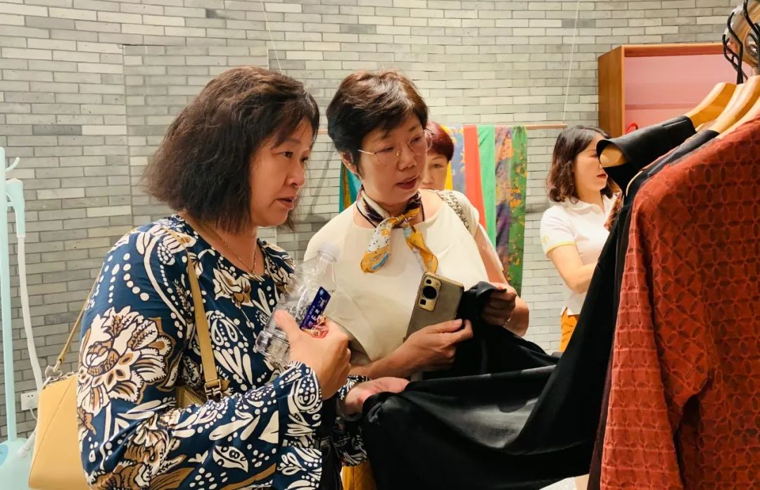 党建带妇建 | 佛山市女企业家协会执行会长李娟携会员赴顺德大良华侨城项目开展“文化之旅”交流运动_广东金；；；；；Ｑだ眉庞邢薰 - 不锈钢 - 商业 - 物流